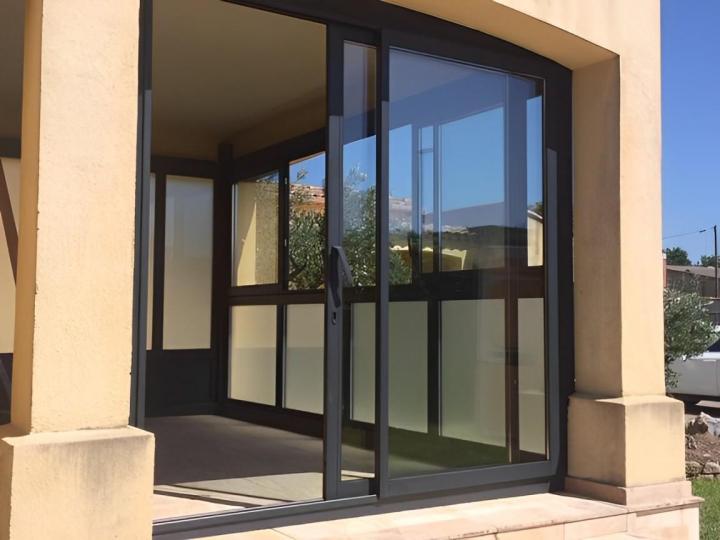 Installation de menuiseries PVC sur mesure Courthézon